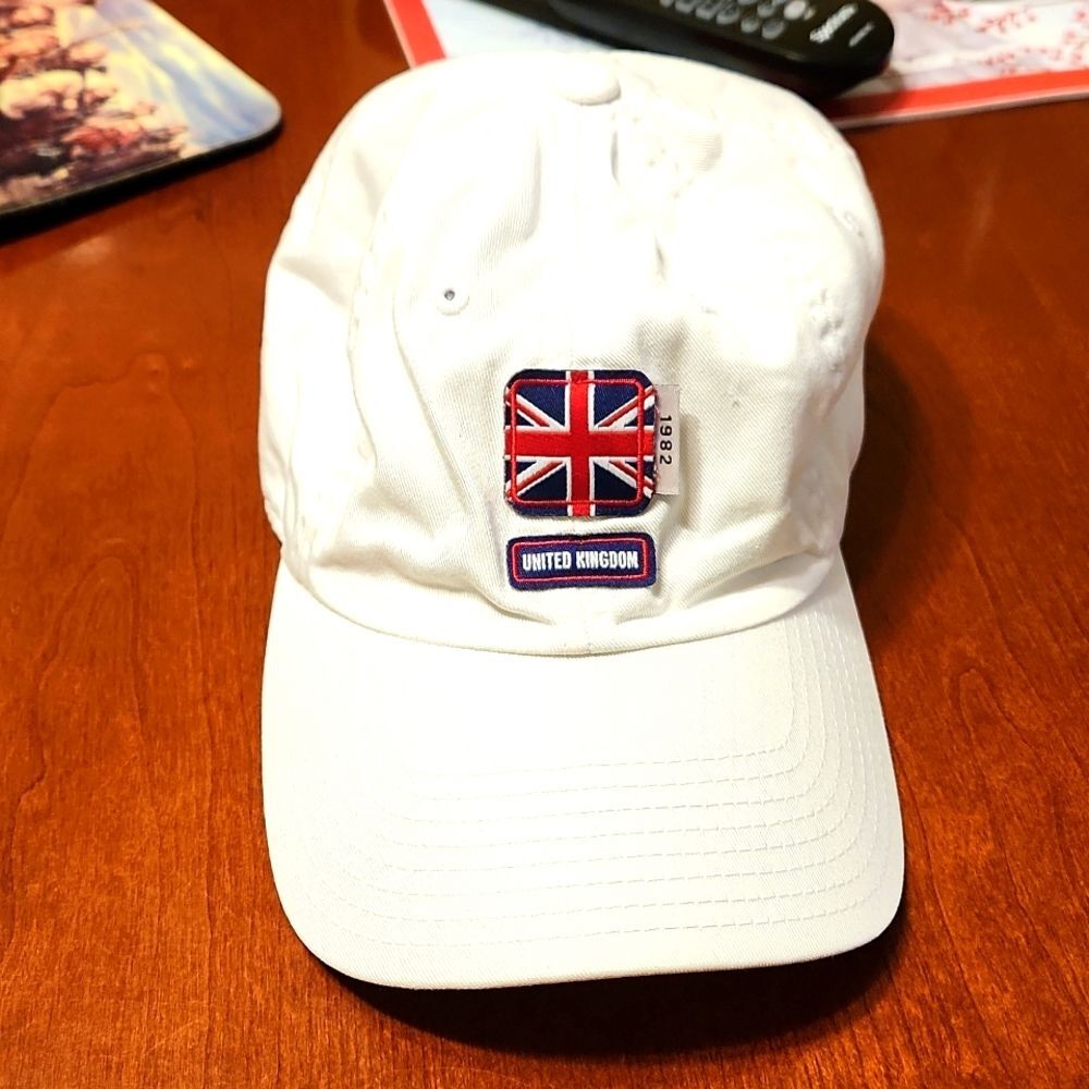 Disney Epcot World Showcase United Kingdom 1982 White Hat Cap